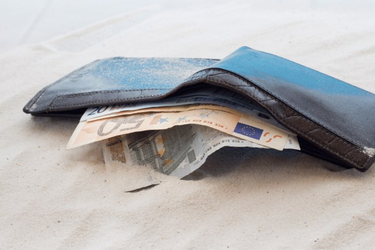 Come nascondere il portafoglio in spiaggia